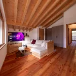 Greenwood - Spacious Alpine Retreat With Mountain Views *
