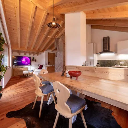 Greenwood - Spacious Alpine Retreat With Mountain Views Lägenhet
