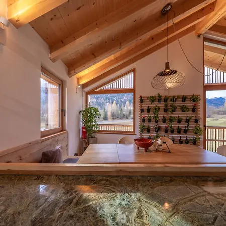 Lägenhet Greenwood - Spacious Alpine Retreat With Mountain Views *
