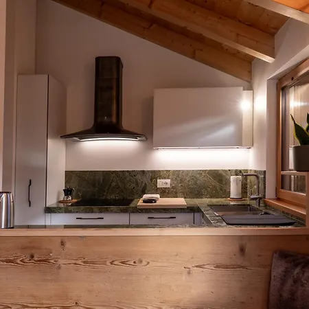 Greenwood - Spacious Alpine Retreat With Mountain Views Lägenhet